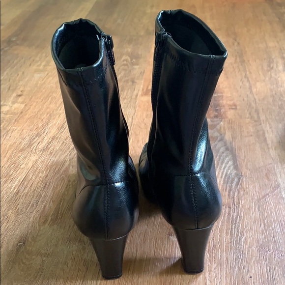 Black Leather Boots with Heel - Picture 4 of 5